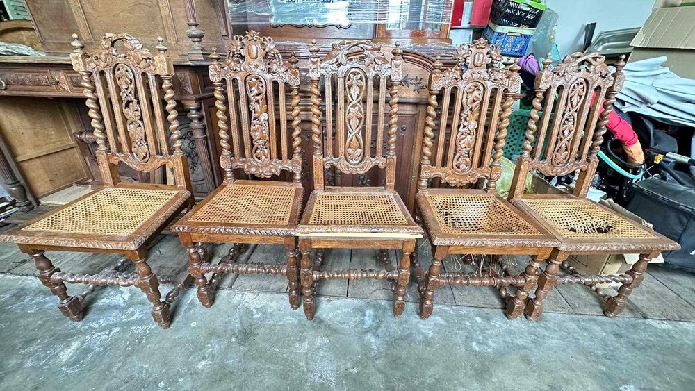 Rzeźbione krzesła z plecionką – 5 sztuk, do renowacji