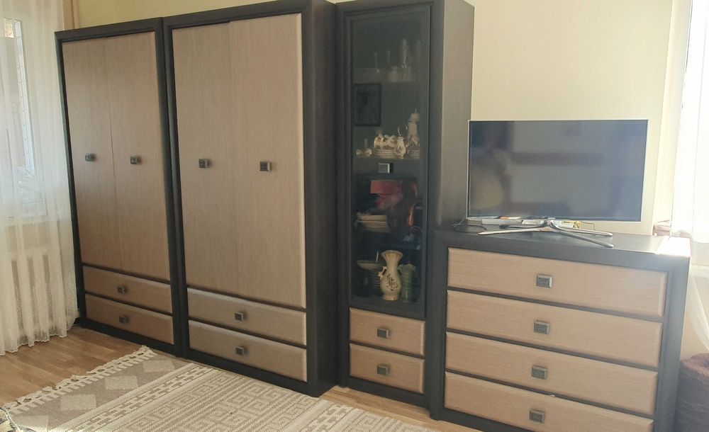 Продаю меблі для вітальні.