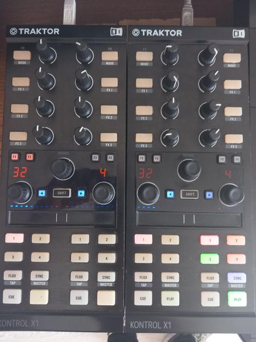 Traktor kontrol X1 + stand
