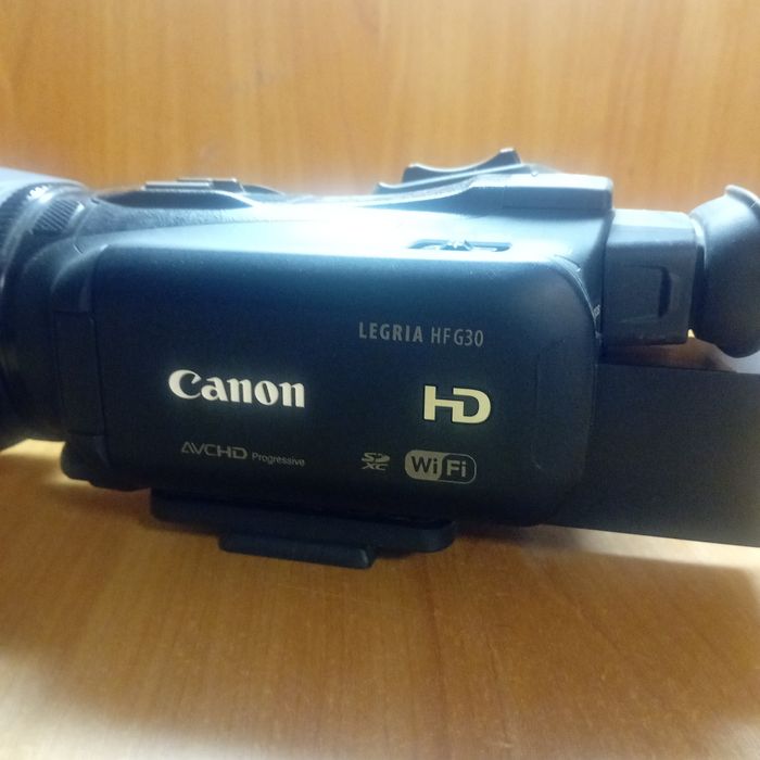 Продам відеокамеру Canon LEGRIA HF G30