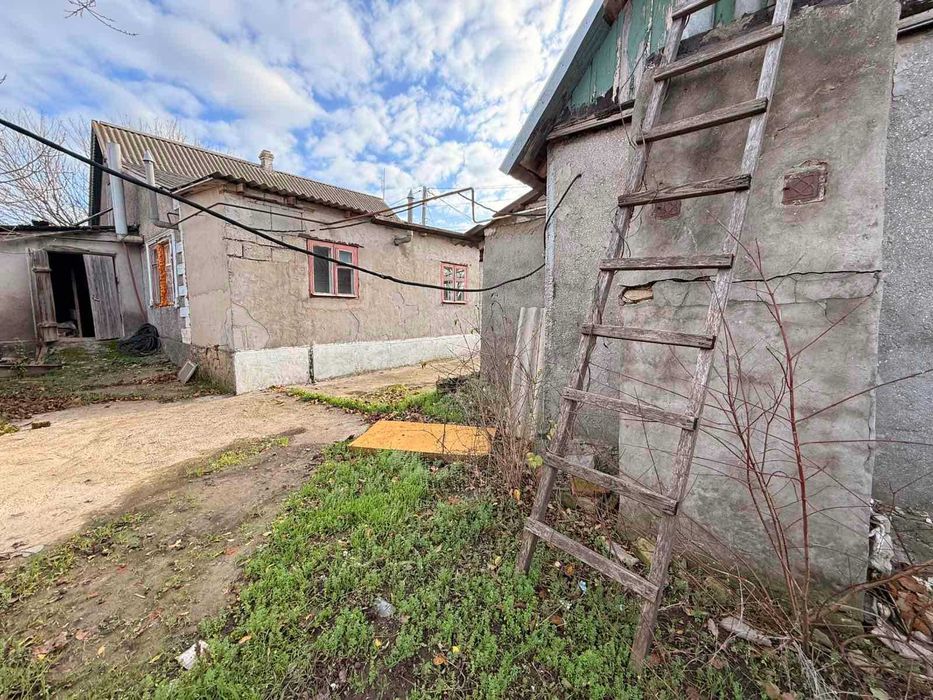 Продам недорого дом в Александровке в удачном месте