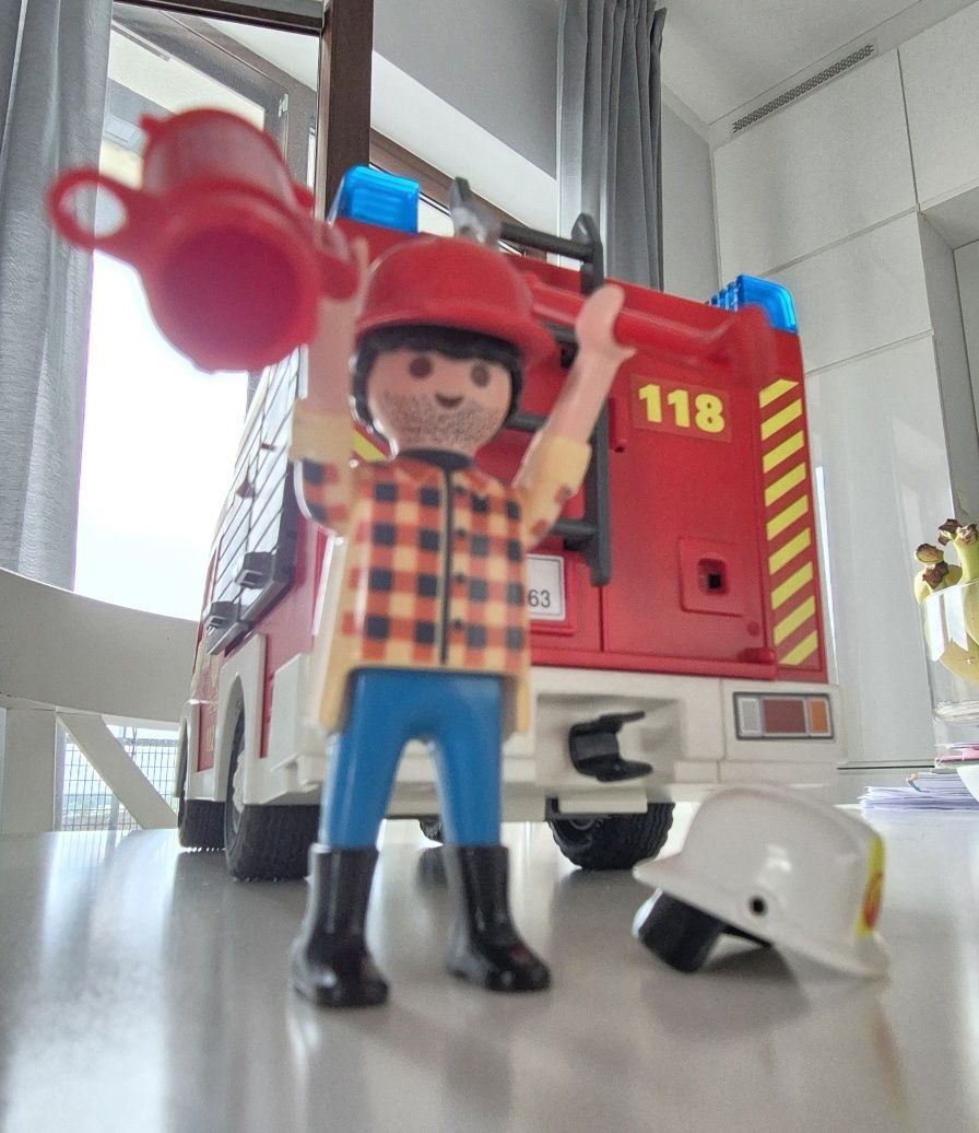 Sprzedam wóz strażacki playmobil