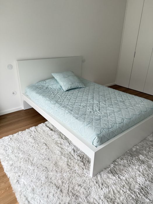 Cama IKEA (como nova)