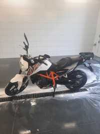 Motocykl KTM Duke 690. Z Austri bezwypadkowy, stan bdb. Rok 2012.