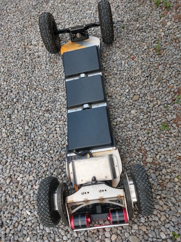 Terenowa deskorolka elektryczna, mountainboard.