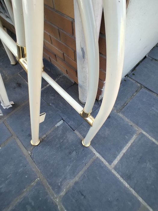 Cama de solteiro em ferro