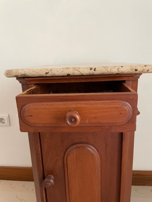 Mesa de Cabeceira