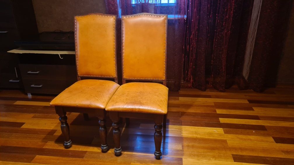 Krzesła skórzane miodowe rude drewniane