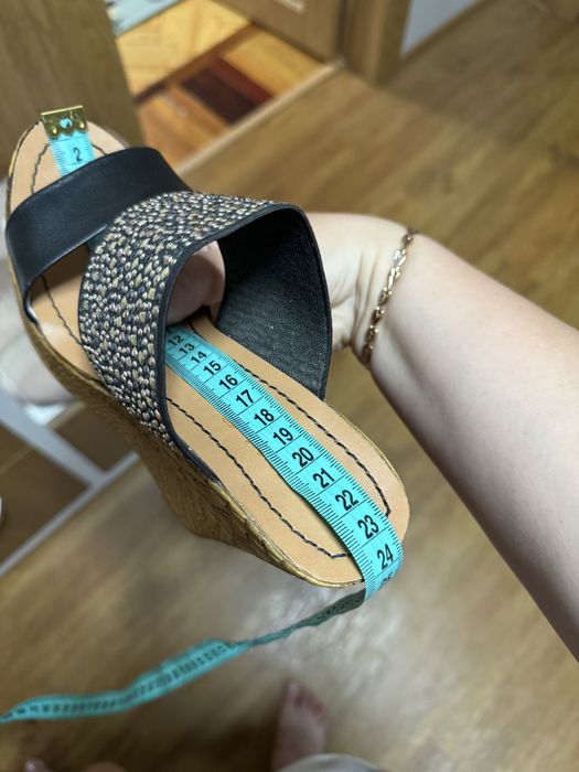 Шлепанцы на платформе кожаные