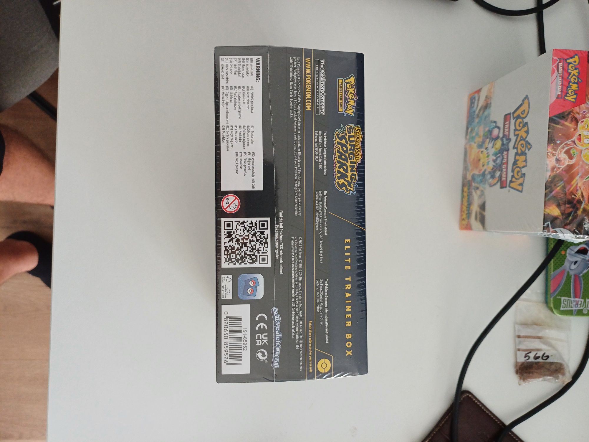 Pokemon Surging Sparkes ETB
