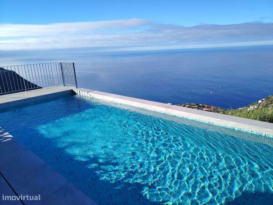 Moradia de Luxo no Arco da Calheta | Piscina, Jacuzzi e Vista Mar!