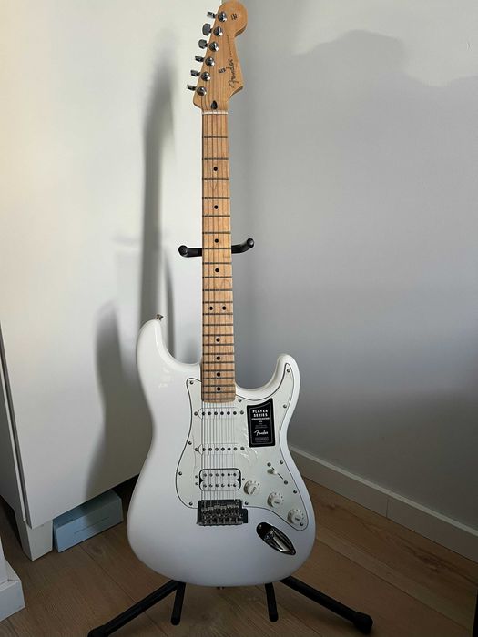 Fender Player Series Stratocaster HSS + Wzmacniacz NuX Mighty 20 BT