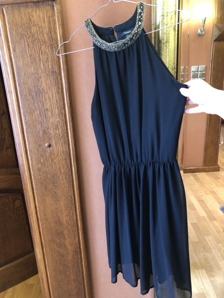 ZARA - czarna sukienka mini XS / S, z ozdobami wokół szyi