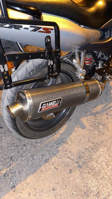 Продам мотоцикл kawasaki zr750s в отличном состоянии.