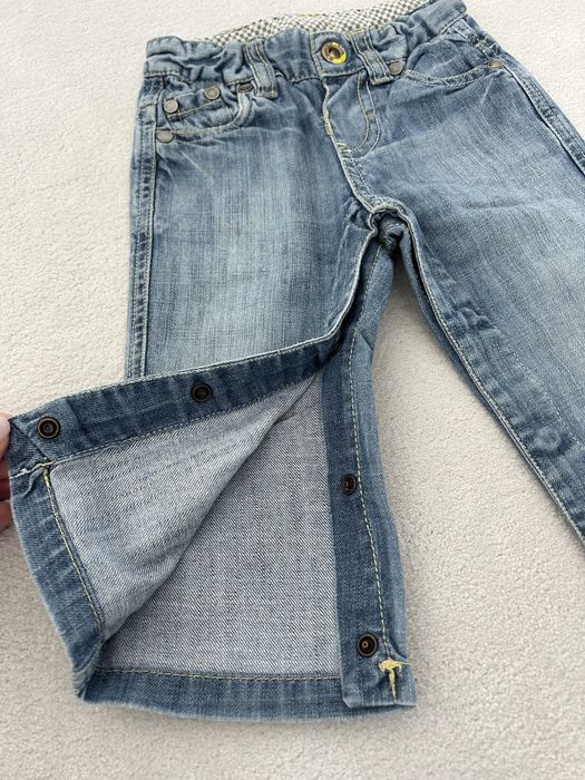 Calças com molas entrepernas