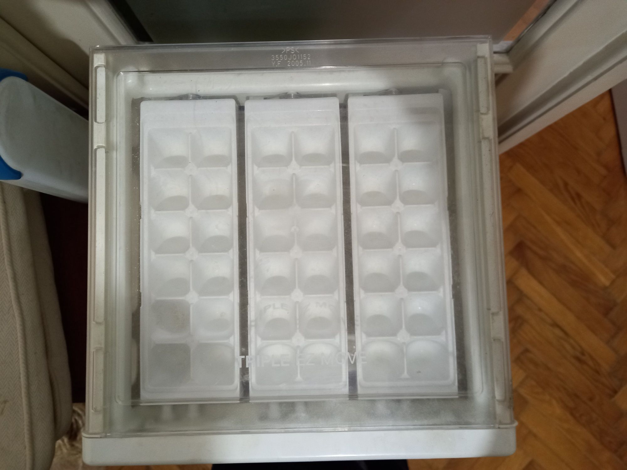 Контейнер для льда для большой морозилки