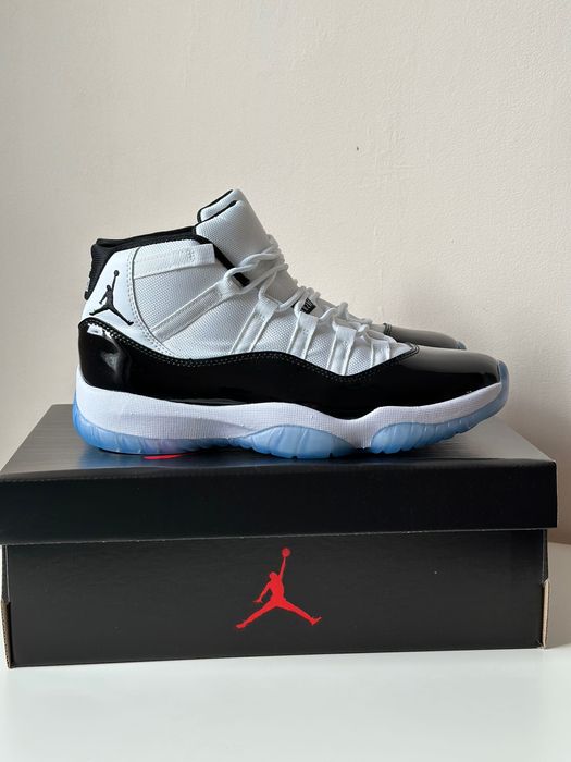 Чоловічі кросівки Air Jordan 11 Retro Black white кроссовки
