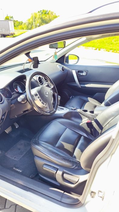 Pilnie Nissan Qashqai+2 2010