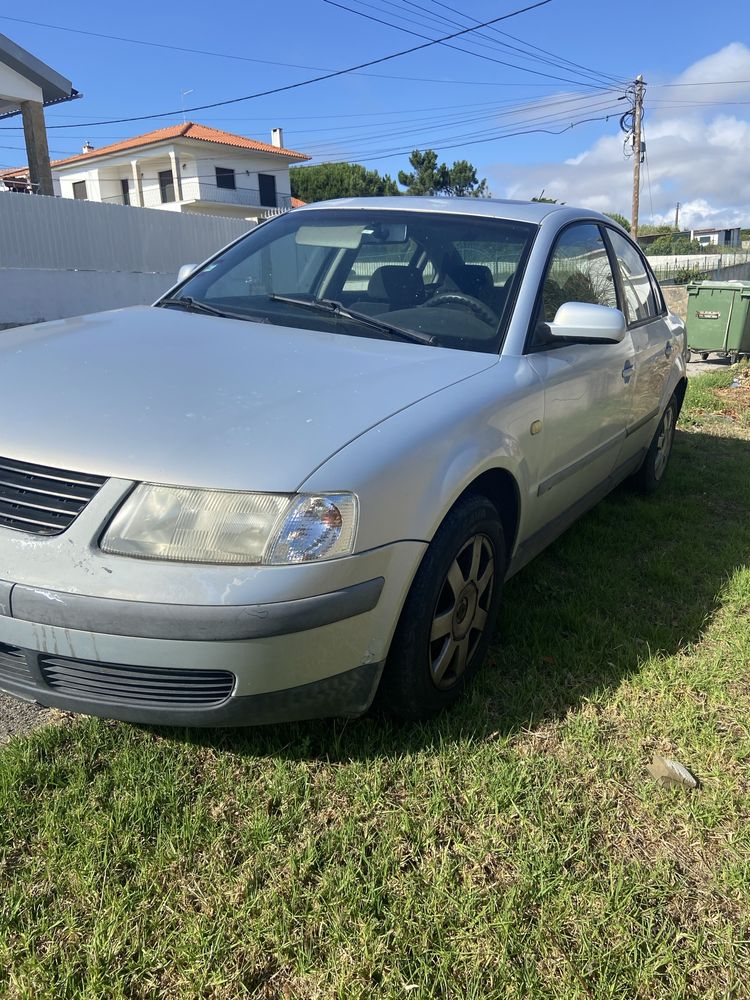 Passat 1.9 tdi batida mas a andar