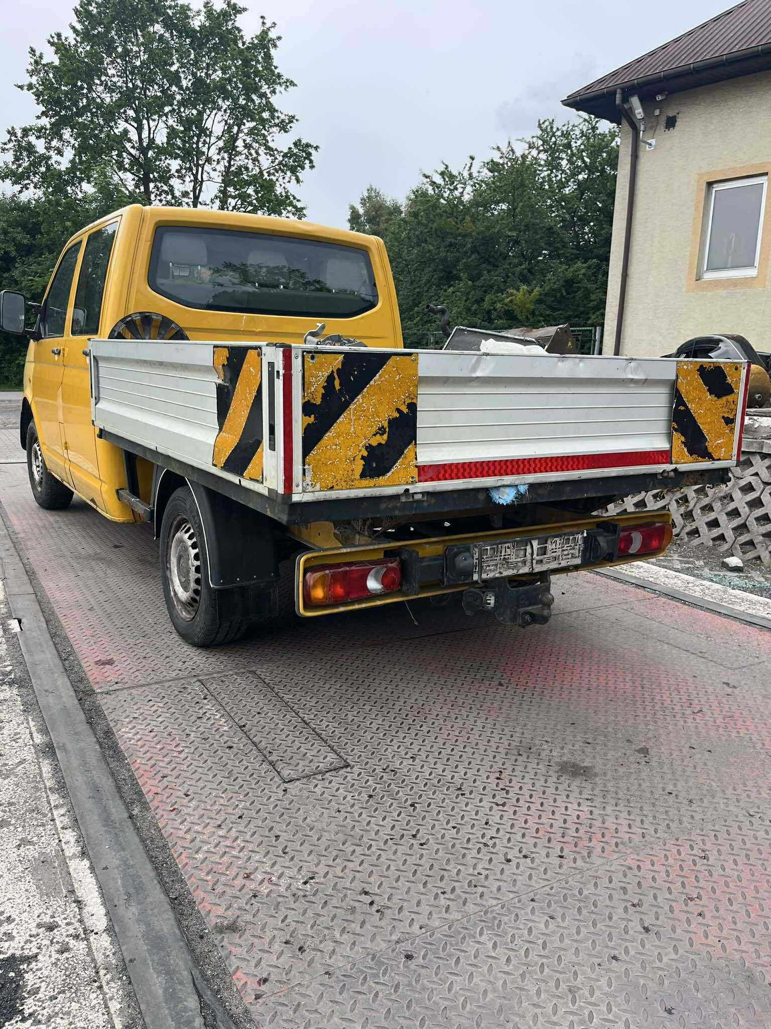 Volkswagen T5 2006r. 2.5 TDI 130KM BNZ części