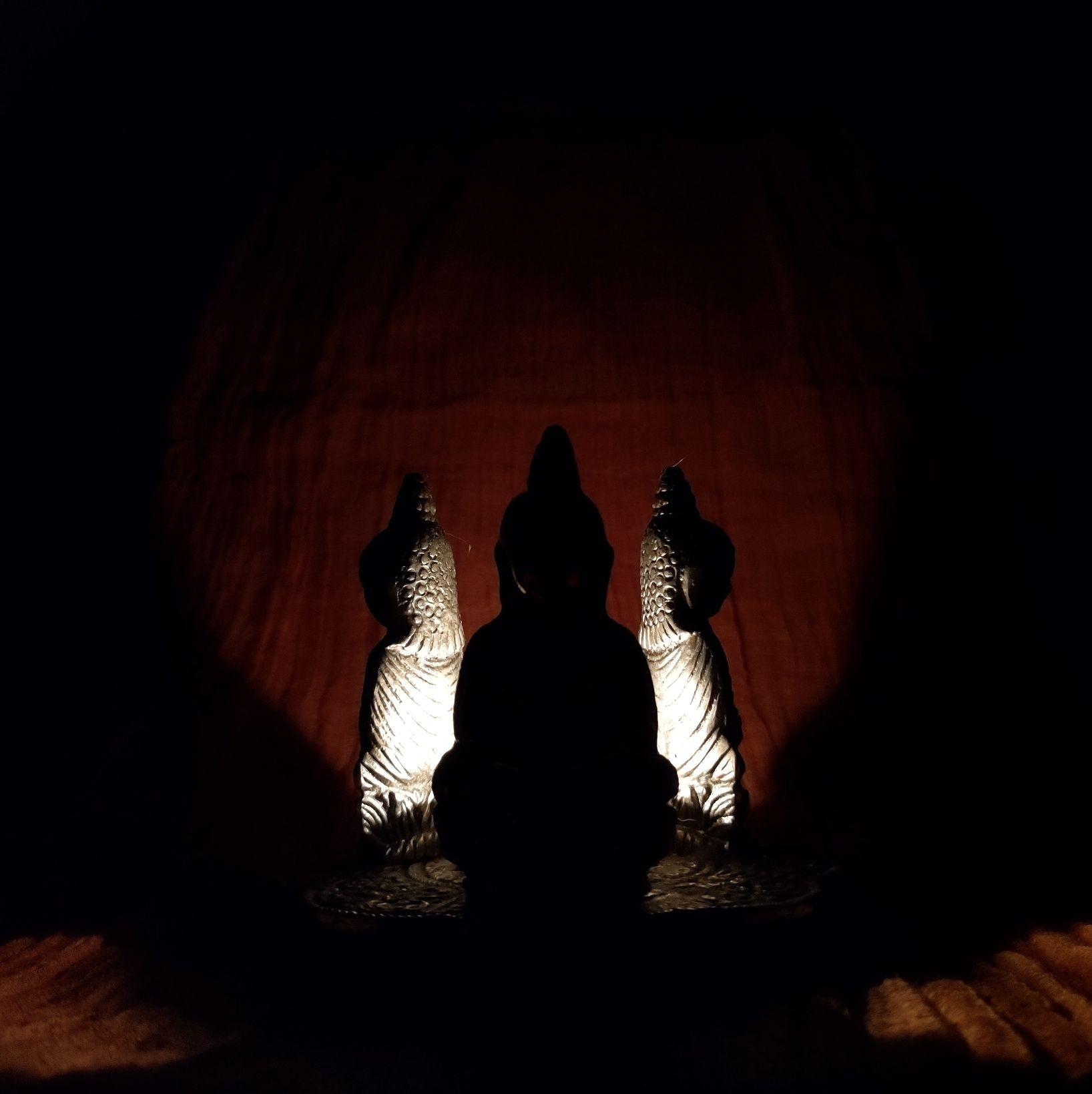 Piękny buddyjski świecznik / podgrzewacz