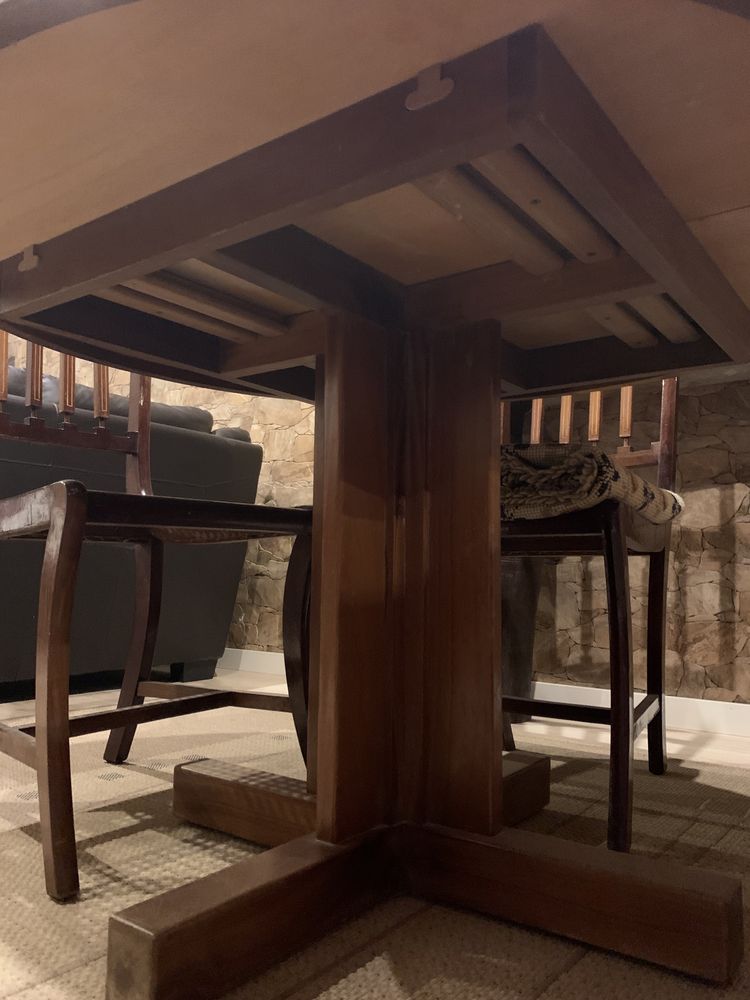 Mesa extensível em madeira maciça com 4 cadeiras