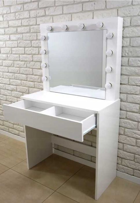 Idealna TOALETKA KOSMETYCZNA Lustro+ Piękne Światełka + GRATIS