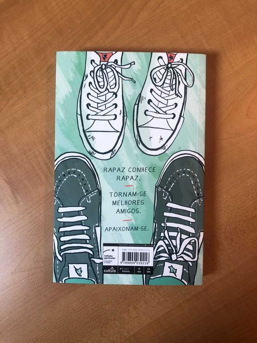 Livro "Heartstopper: Volume 1" de Alice Oseman completamente novo.