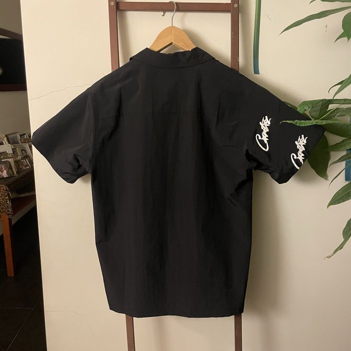 Camisa corteiz preta com detalhes brancos