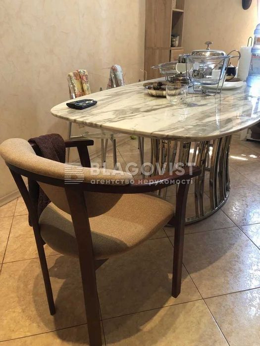 Продаж чудової 2к кв Центр Києва дореволюційний будинок Костельна 7