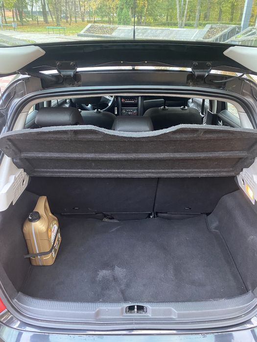 Peugeout 207 1.6 2010 року