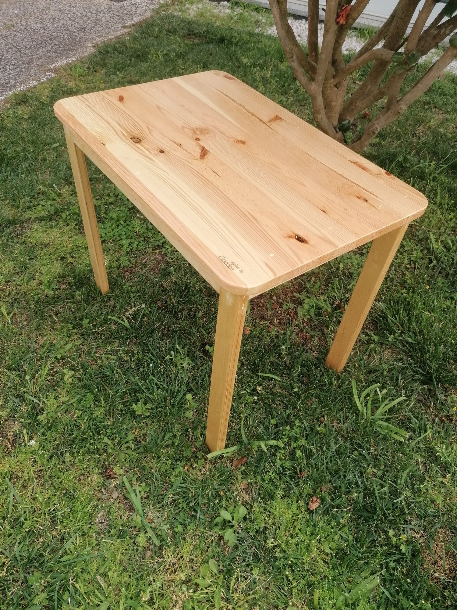 Mesa de criança em madeira