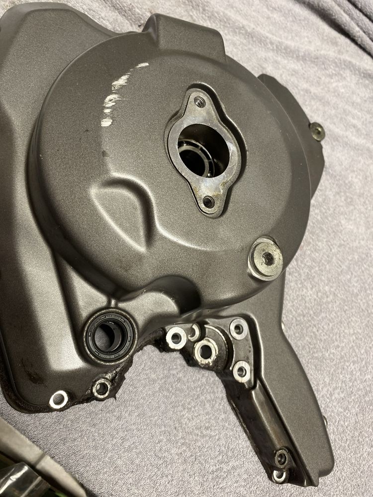 Ducati Monster 696 pokrywa alternatora