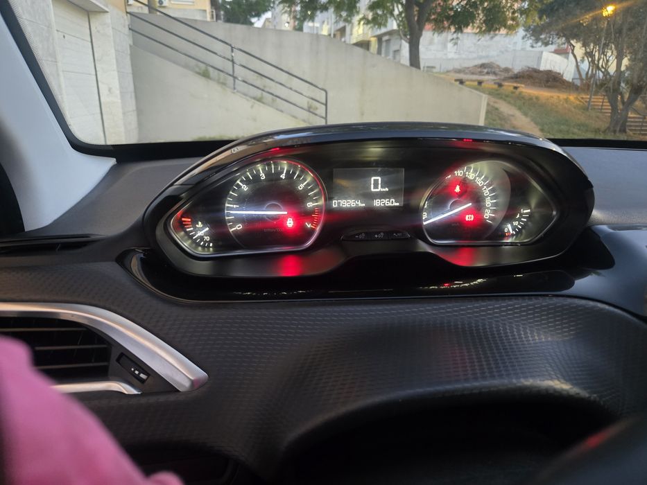 Peugeot 2008 1.2 gasolina — foto 2