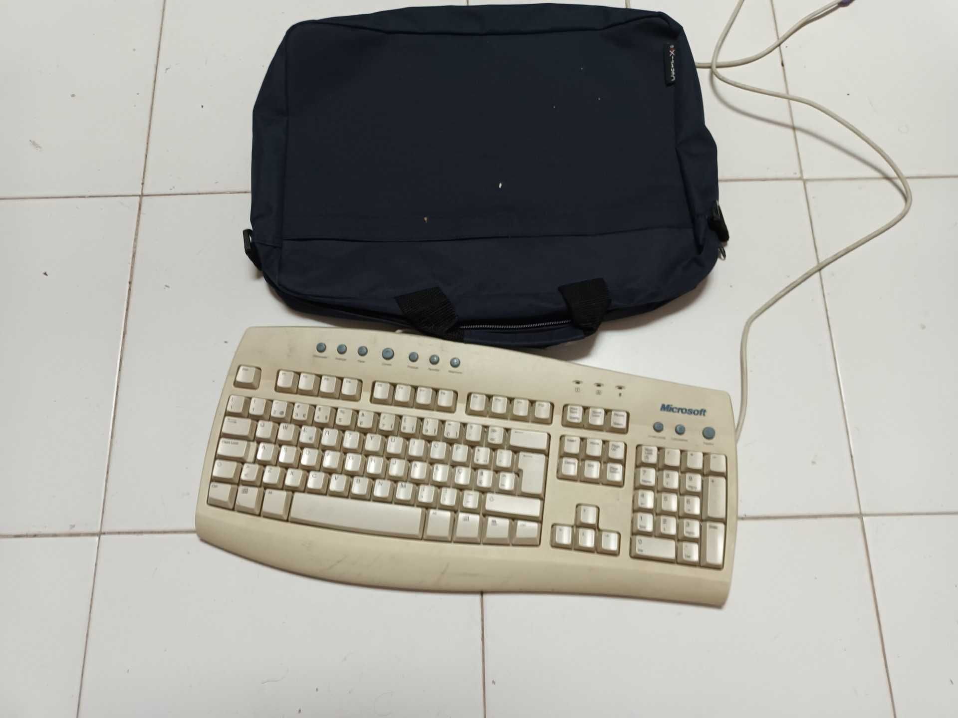 teclado de computador antigo