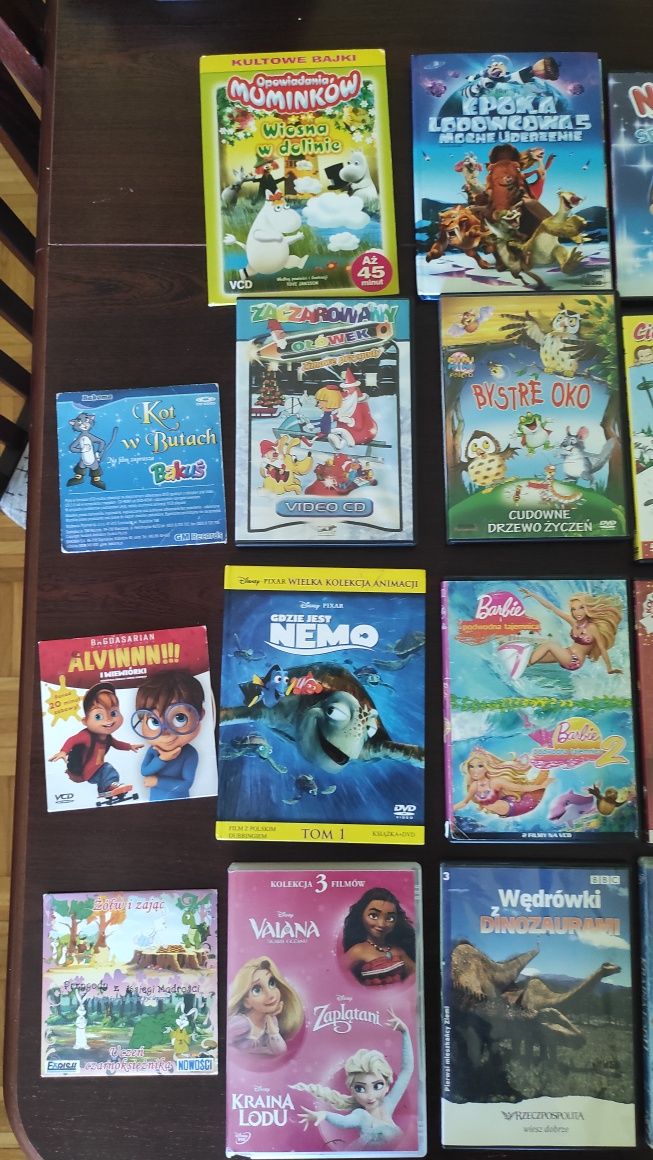 Bajki DVD i VCD w pudełkach, 22 pudełka, 26 płyt