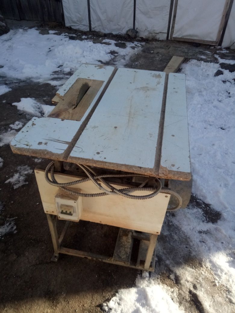 Деревообробний станок, циркулярка.