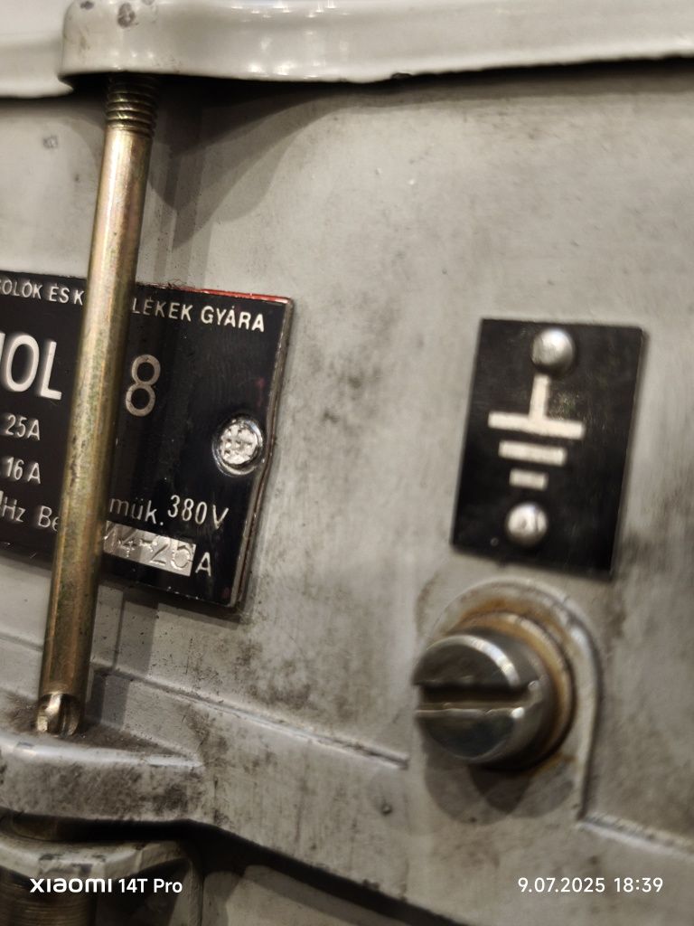 Wyłącznik olejowy MOL 28 zakres 14A - 25A