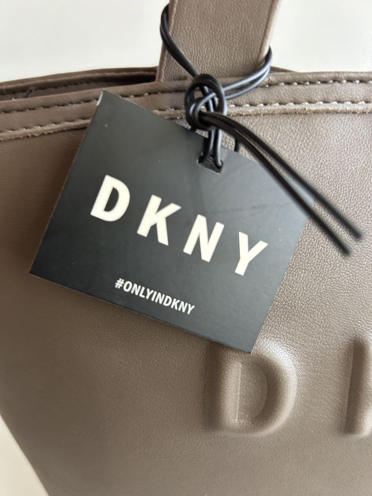 Nowa z metką torebka do ręki - kuferek DKNY kolor khaki ciemna zieleń