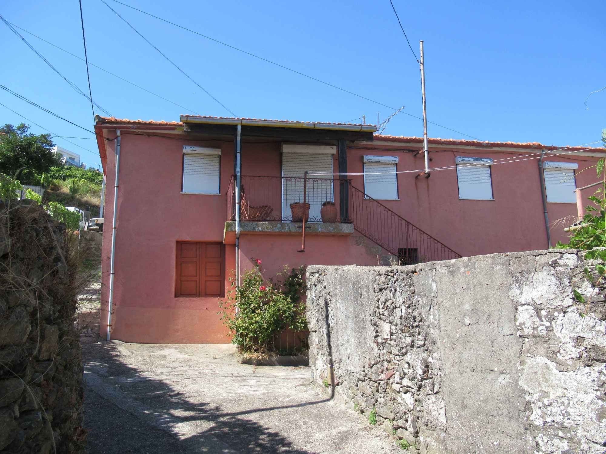 Casa em Loureiro - Peso da Régua