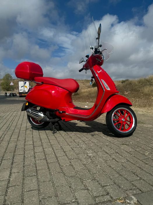 Vespa Primavera Primavera ABS Product Red