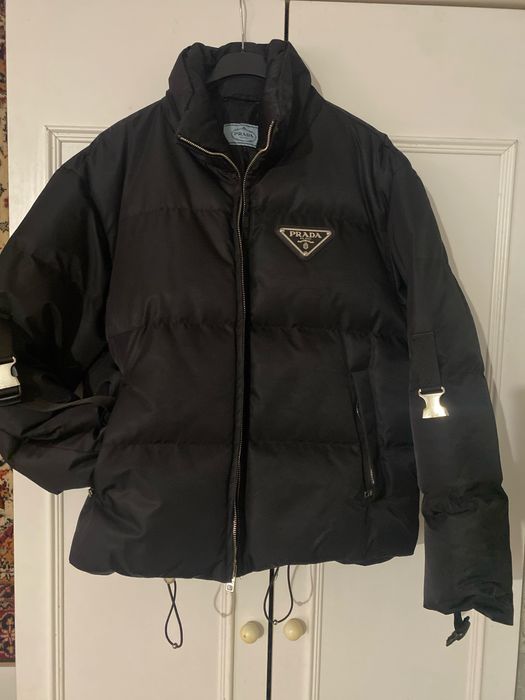 Куртка  Prada Оригинал.46р . Дуже гарна. Бірки зрізані