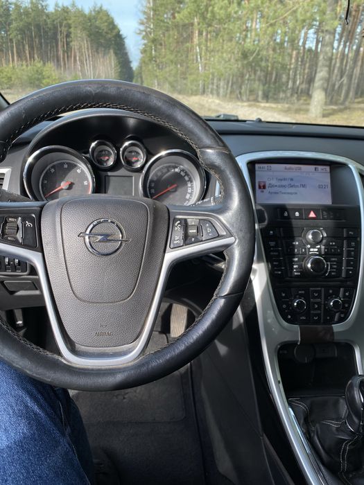У продажі Opel astra 2011