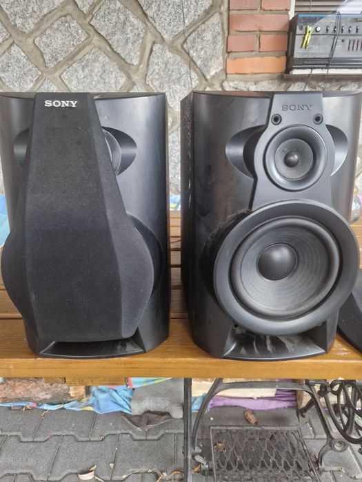 Kolumny głośnikowe SONY.