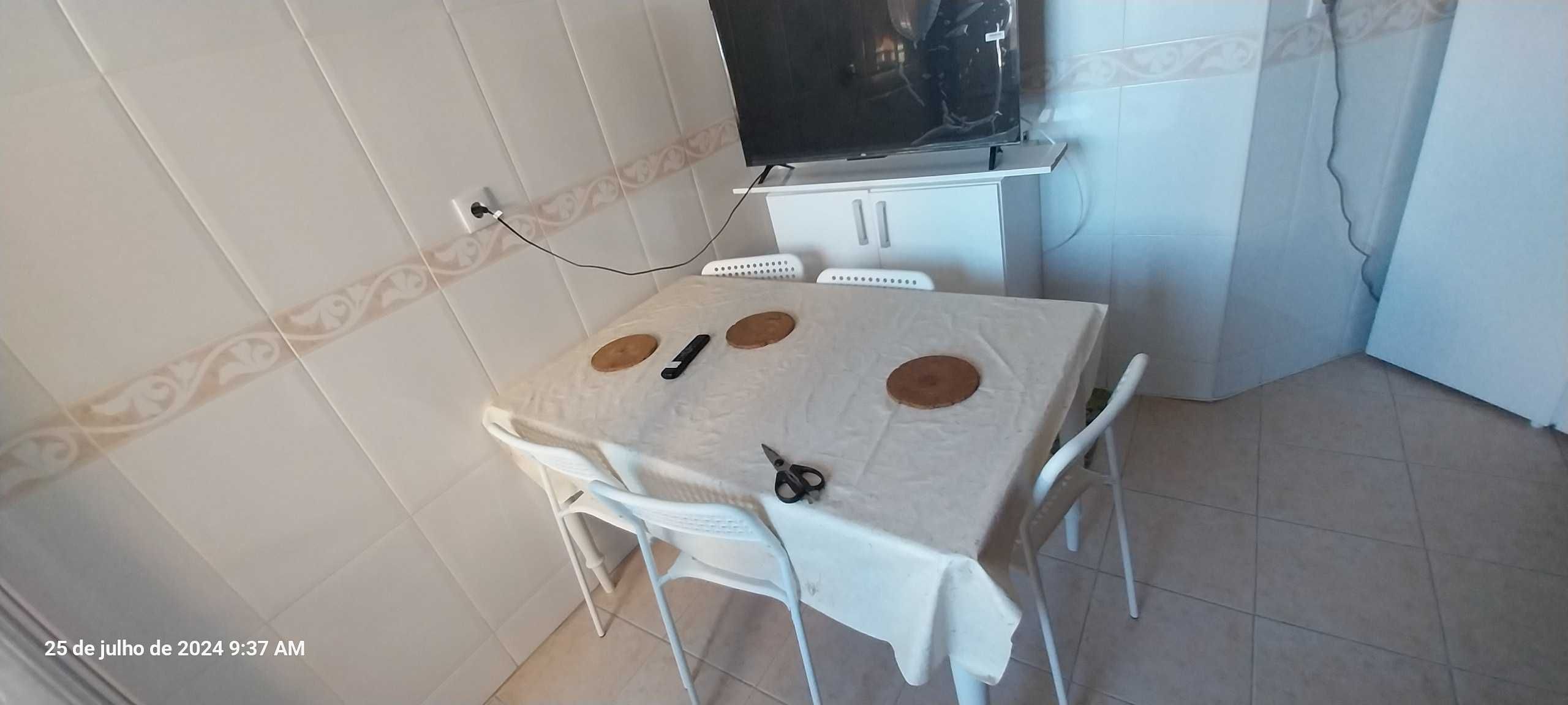 Apenas mulher Quarto compartilhado  cada cama 300€+300€ da calção