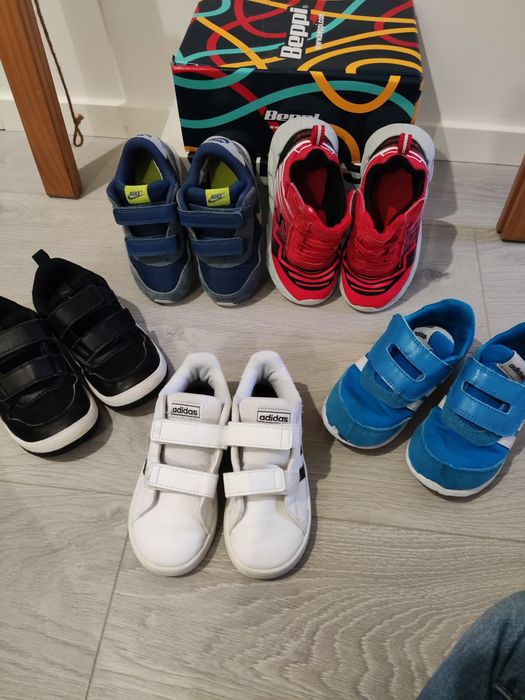 Conjunto de Sapatilhas de Menino