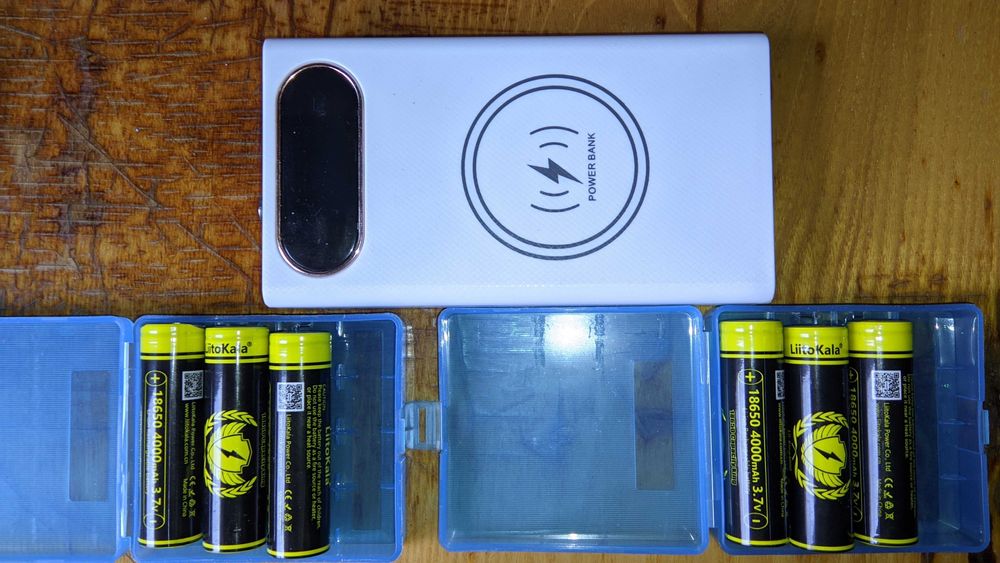 Повербанк 24000 мАч = 5V-3A/9V-2A/12V-1.5A/3.4V-5.5V-5A/Воздух : 10 Вт