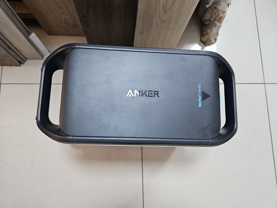 Anker 767 зарядна станція.