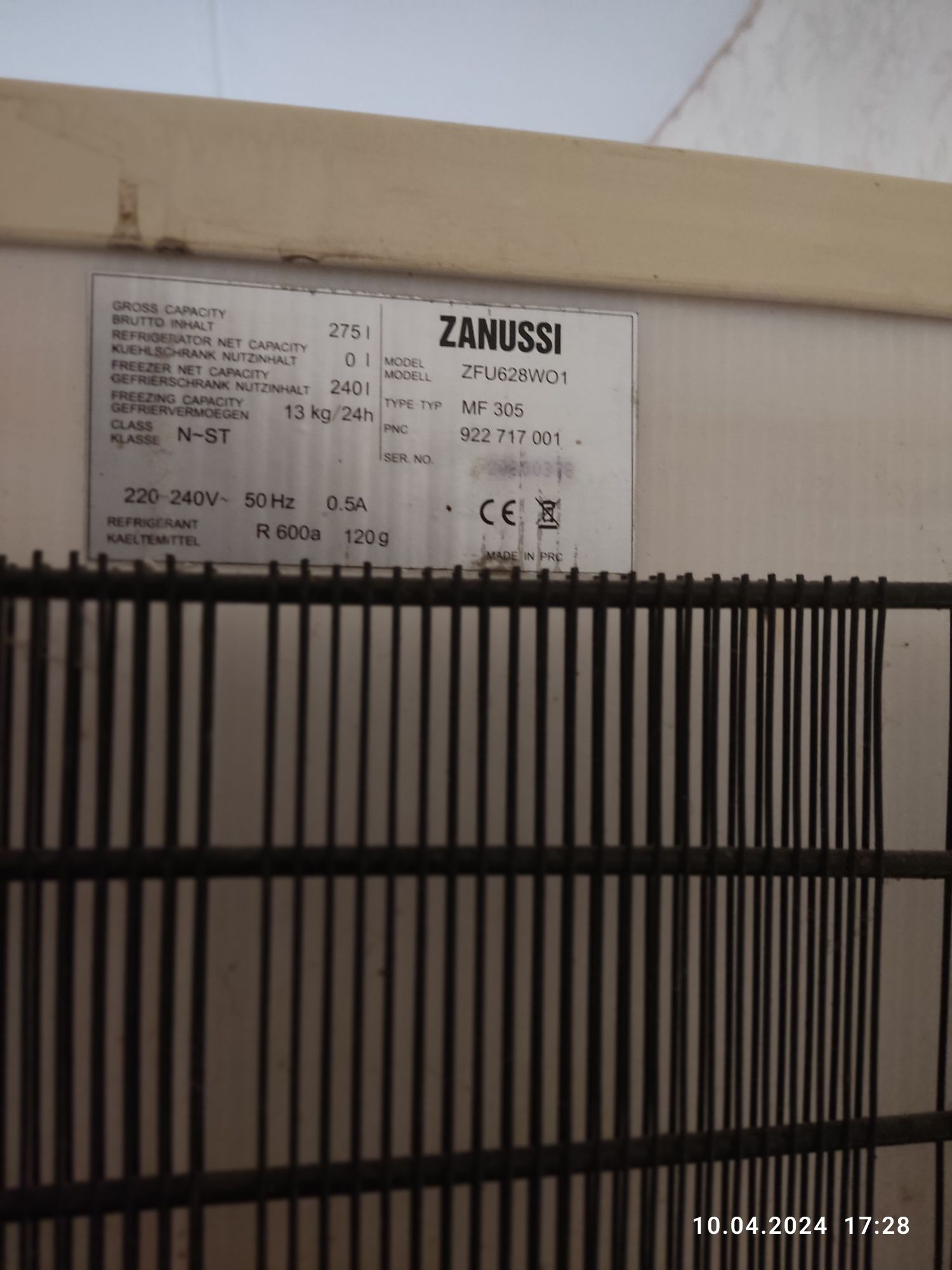 Продам б/у морозильную камеру Zanussi ZFU 628 W01 .