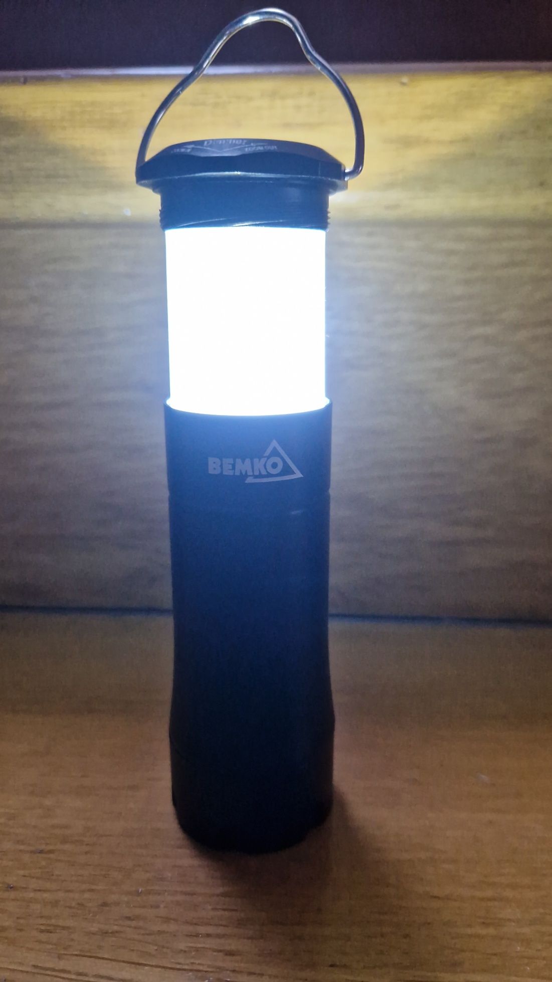 Campingowa latarka LED. Bemko. 3 baterie aaa